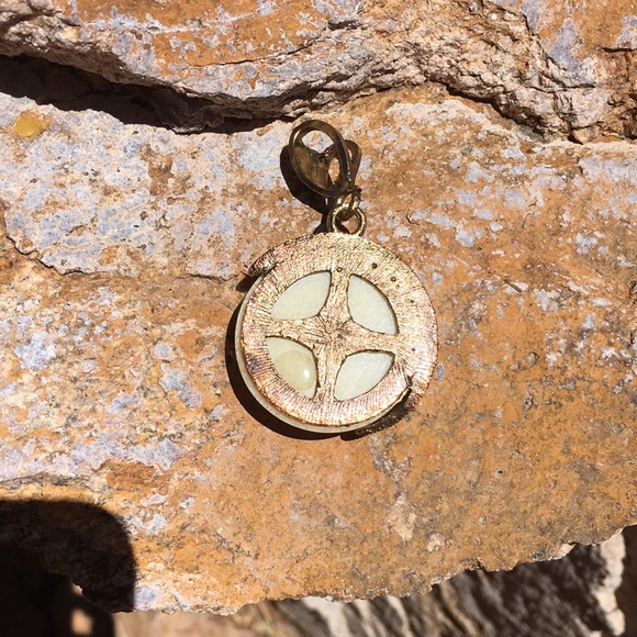 Crystal pendant…. - Picture 5 of 8